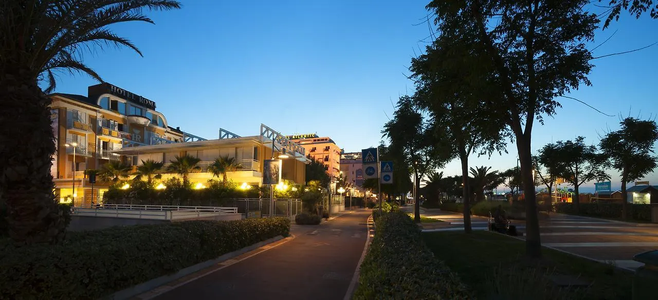 Hotel Roma Riccione 4*,