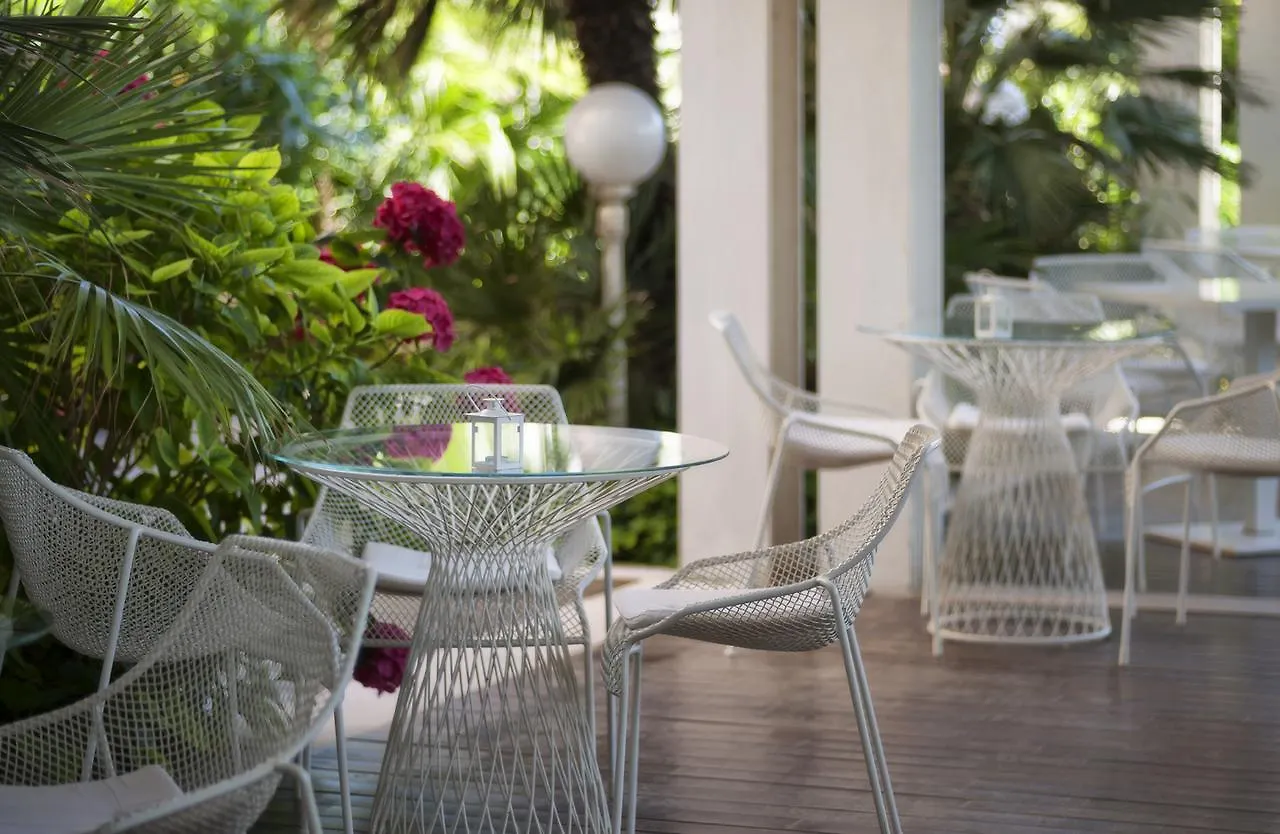 Hotel Roma Riccione 4*,
